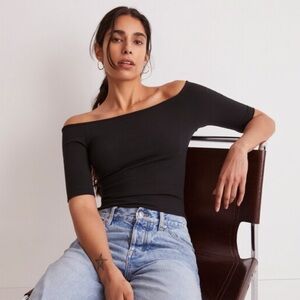 Madewell Off-Shoulder Tee in Sleekhold Black XS